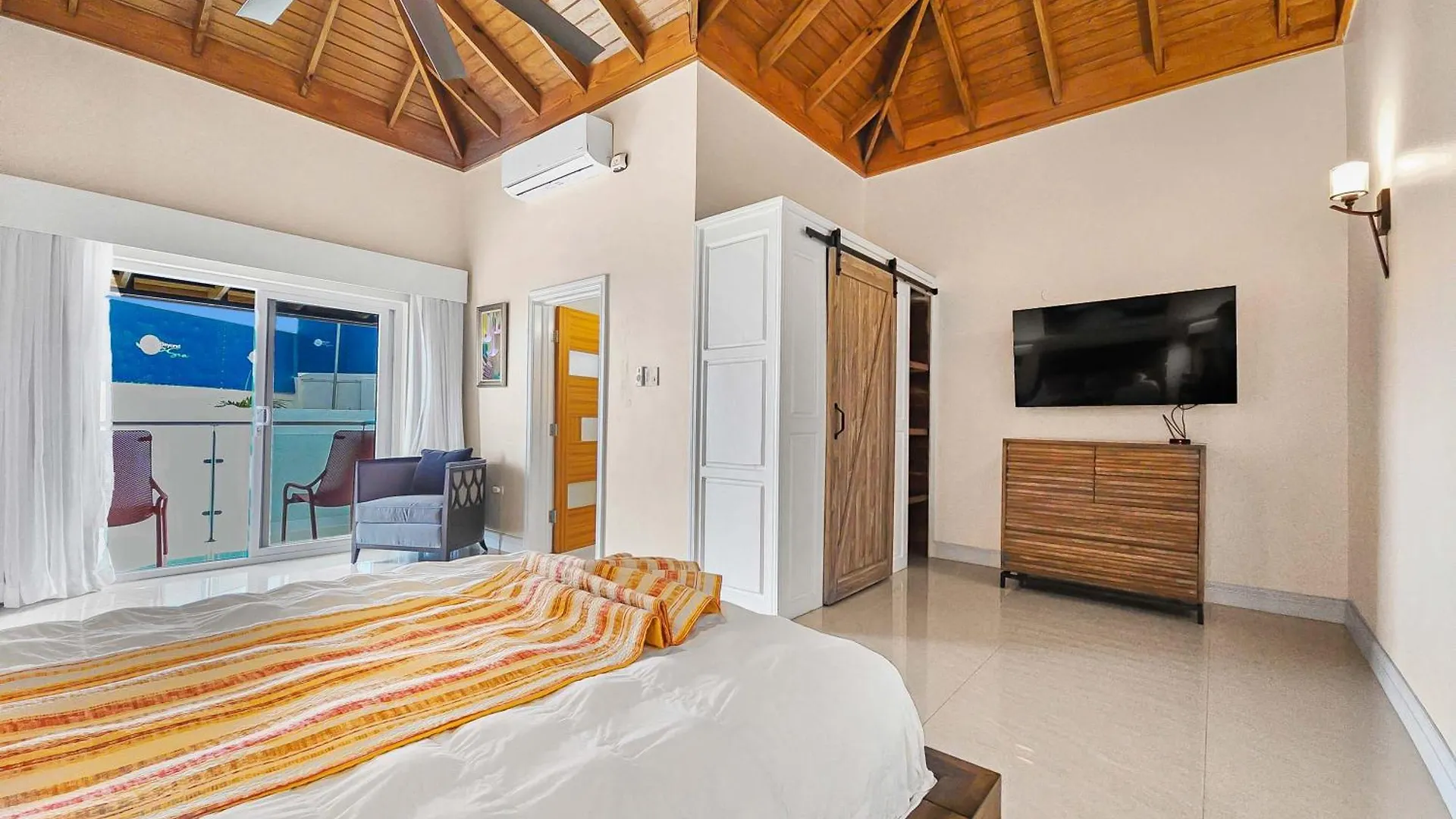 Hospitality Expert Bts 10Br Pool Beach Montego Bay