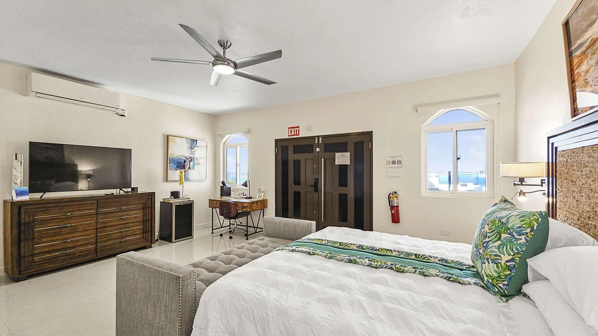 Hospitality Expert Bts 10Br Pool Beach Montego Bay Villa