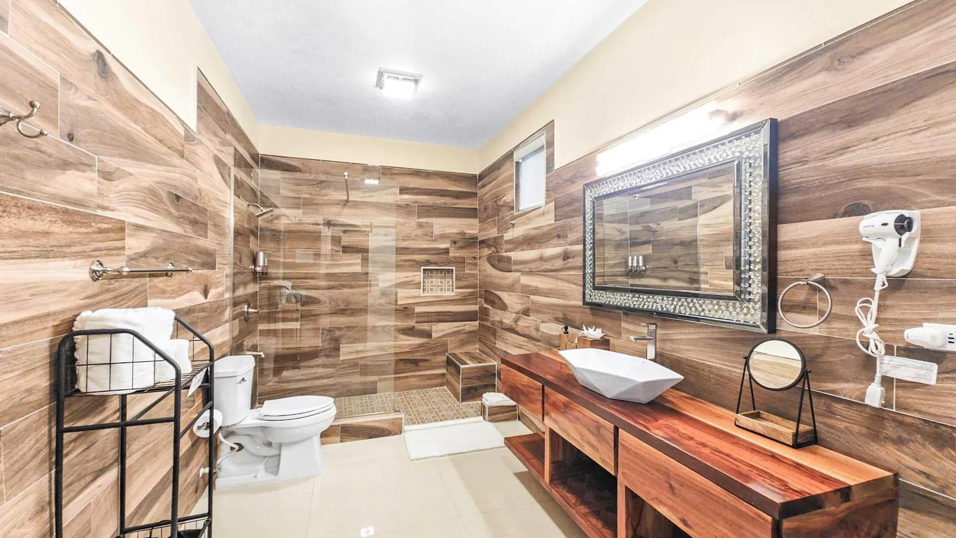 Villa Hospitality Expert Bts 10Br Pool Beach Montego Bay